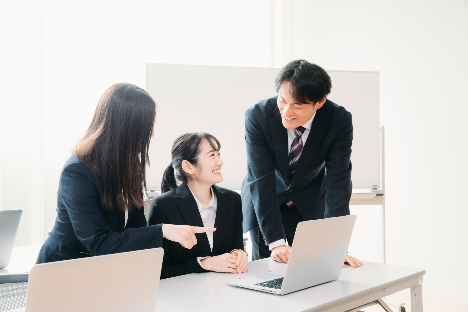 社内コンサルティングにより柔軟な対応を可能にします。